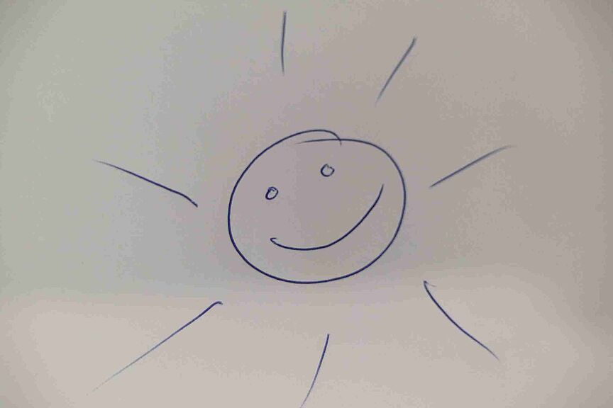 Gemalte, lachende Sonne